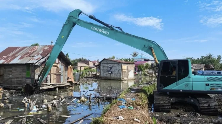 Antisipasi Banjir, Tim SDA PUTR Tanjungbalai Normalisasi Sungai Sijambi