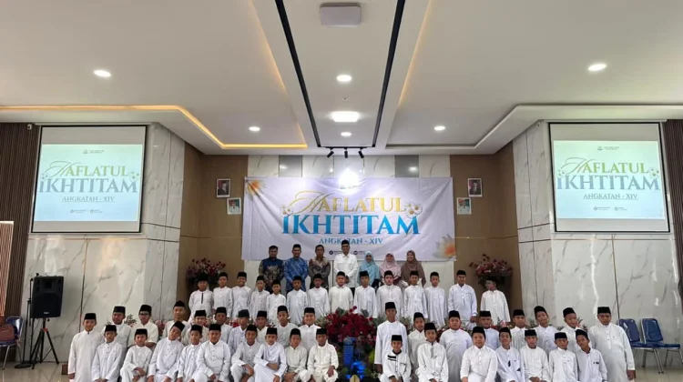 Lulusan SDIT Darul Fikri Tanjungbalai Didorong Raih Masa Depan Gemilang
