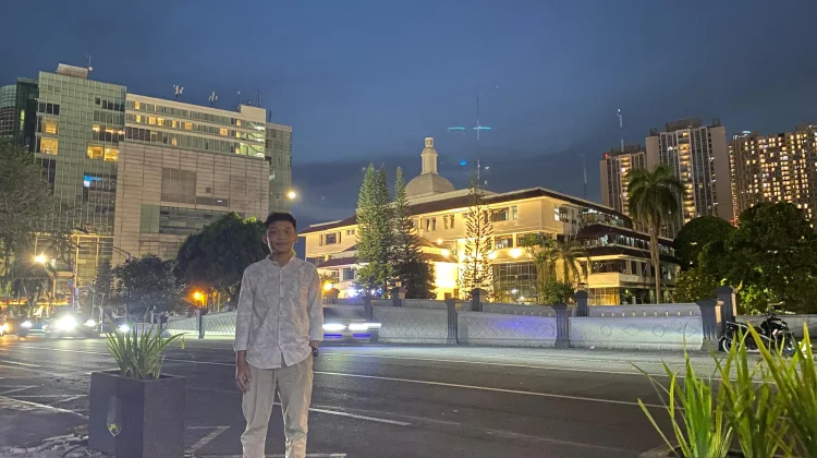 Simbolisme Fasad Putih