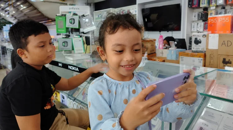 Bolehkah Anak Diberi HP? Pengawasan Orang Tua Jadi Kunci