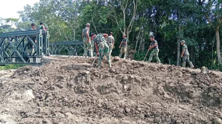 Satgas Karya Bakti TNI Wujudkan Harapan Warga Hilihoru lewat Jembatan Modular
