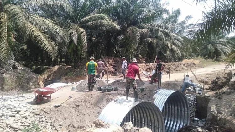 Kodim 0203/Langkat Bangunan Jembatan Aramco Penghubung Desa Bukit Melintang–Desa