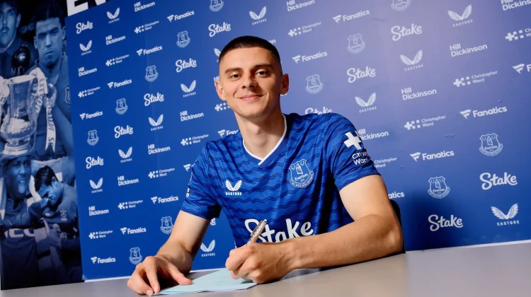 Vitalli Mykolenko Menandatangani Kontrak Baru dengan Everton