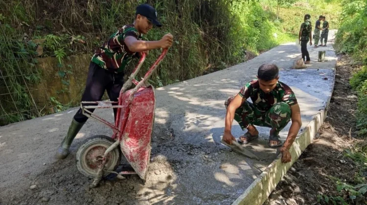 Bakti TNI di Nias Selatan, Jalan Desa Bawonifouso Sepanjang 1,2 Km Terus Dikebut