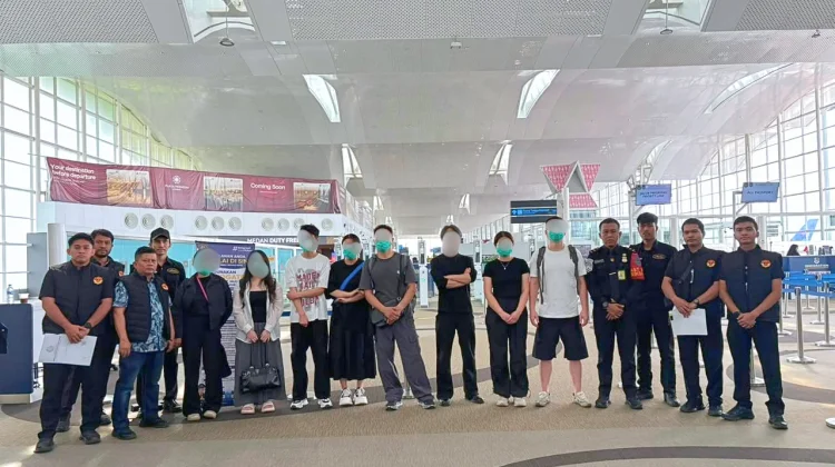 Gunakan Visa Tak Sesuai, Delapan WN Tiongkok Dideportasi Imigrasi Medan