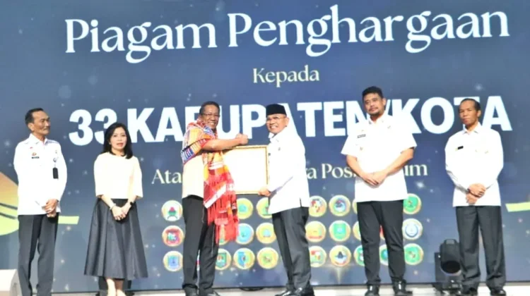 Bupati Simalungun Terima Penghargaan Posbankum dari Menteri Hukum