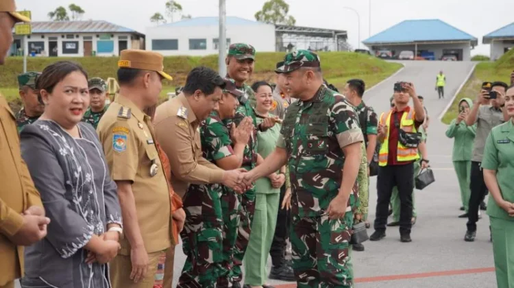 KASAD Maruli Simanjuntak Ziarah Leluhur dan Resmikan Bantuan di Toba