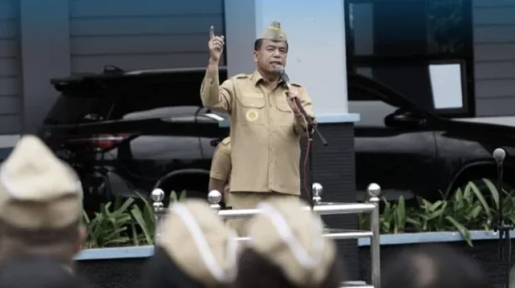 Bupati Karo Serahkan SPPT dan DHKP PBB 2026 Kepada Seluruh Camat Kabupaten Karo