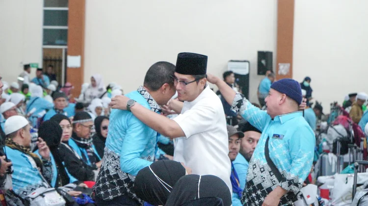 Wali Kota dan Wakil Wali Kota Medan Sambut Hangat Kepulangan Jemaah Haji Kloter 14