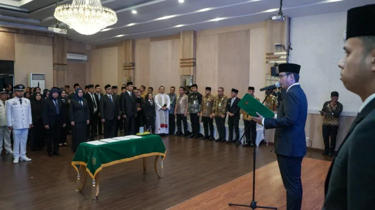 Lantik 69 Pejabat, Rico Waas Tegaskan Masyarakat adalah Jabatan Tertinggi