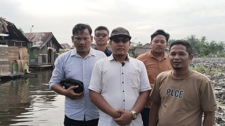 Solidaritas Aktivis Tanjungbalai Tebar Dua Ribu Bibit Ikan di Sungai Sijambi