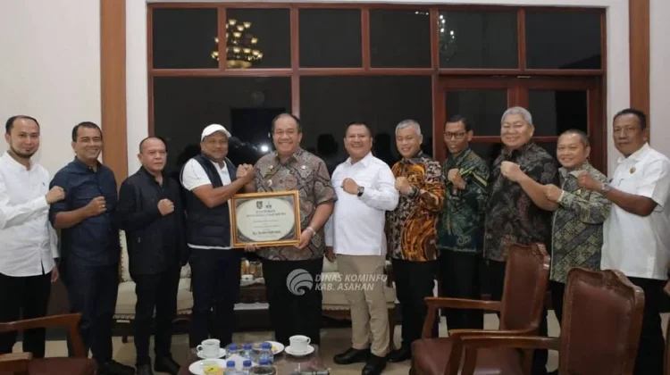 Bupati Asahan Serahkan Bantuan ke Kabupaten Bireuen