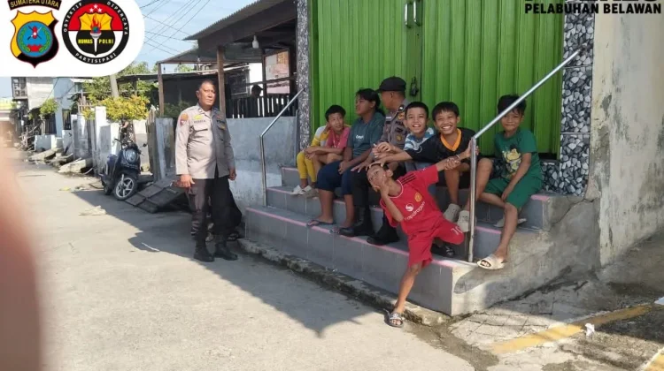 Sa Sambangi Warga, Sat Binmas Polres Pelabuhan Belawan Sampaikan Pesan Kamtibmas