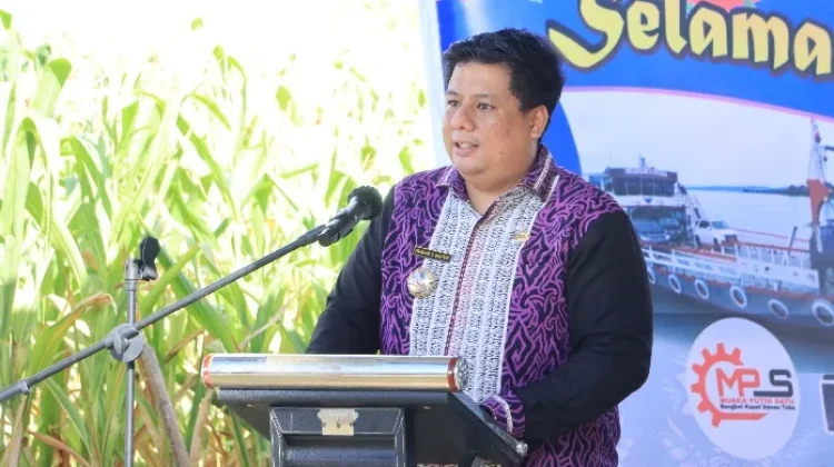 Bupati Samosir Resmikan Bengkel Kapal di Nainggolan