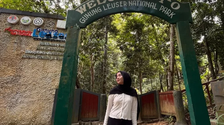Bukit Lawang Akses Utama menuju Taman Nasional Gunung Leuser
