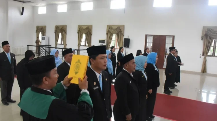 Pelantikan 18 Pejabat, Sekda Tekankan ASN Amanah dan Profesionalisme