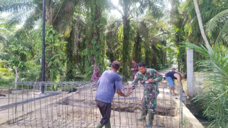 Kodim 0208/Asahan Tuntaskan Rehabilitasi Jembatan Beton di Desa Perkebunan Petat