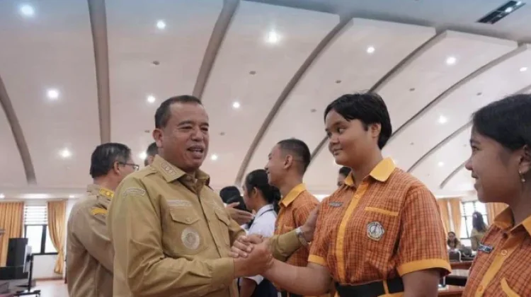 Bupati Karo Lepas 25 Siswa Lolos SMA Unggulan Nasional