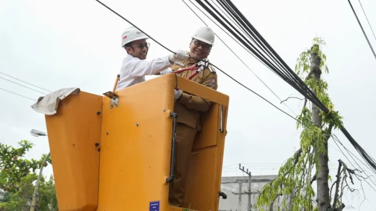 Bupati Deli Serdang Potong Kabel Jaringan Telekomunikasi di Lubuk Pakam