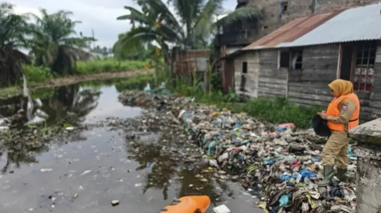 Kadis PUTR Tanjungbalai Tinjau Langsung Normalisasi Sungai Sijambi