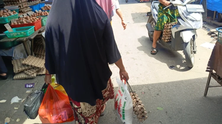 Warga Medan Rasakan Kenaikan Harga Beras Premium di Pasar Tradisional