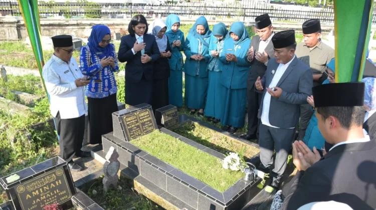 Pemkab Deli Serdang Ziarahi Makam Mantan Bupati