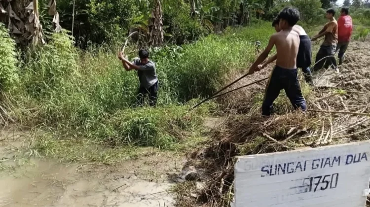 Tim SDA PUTR Tanjungbalai Lanjutkan Normalisasi Sungai Giam