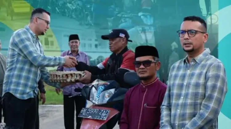 Pemkab Labusel dan Baznas Sinergi Salurkan Paket Sembako kepada Pengemudi Betor