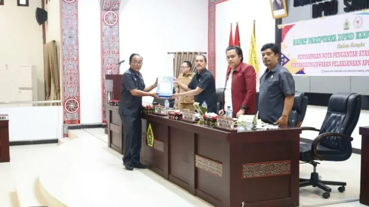 Wabup Samosir Sampaikan Ranperda Pertanggungjawaban APBD 2025