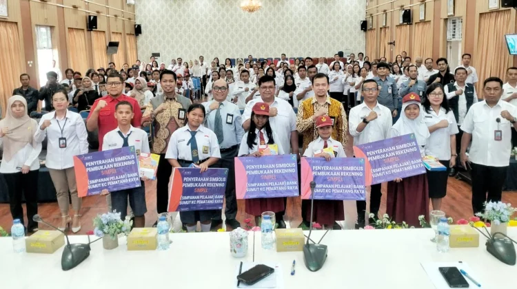 Sekda Simalungun Ajak Pelajar Biasakan Menabung sejak Dini