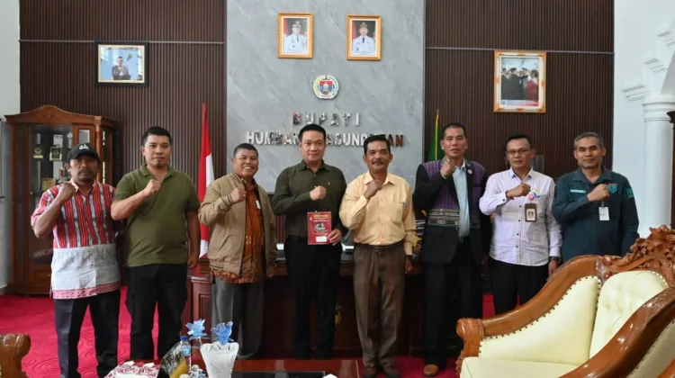 Bupati Humbahas Terima Audiensi Panitia Pelantikan Si Raja Oloan