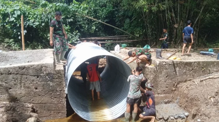 Kodim 0213/Nias Rampungkan Pembangunan Jembatan Aramco di Desa Siduahili
