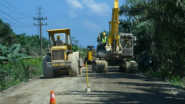 Warga Sambut Perbaikan Jalan, Harap Ekonomi dan Keselamatan Meningkat