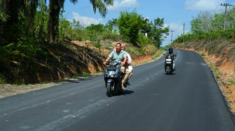 Warga Rasakan Dampak Perbaikan Ruas Jalan Hutaimbaru-Sipiongot
