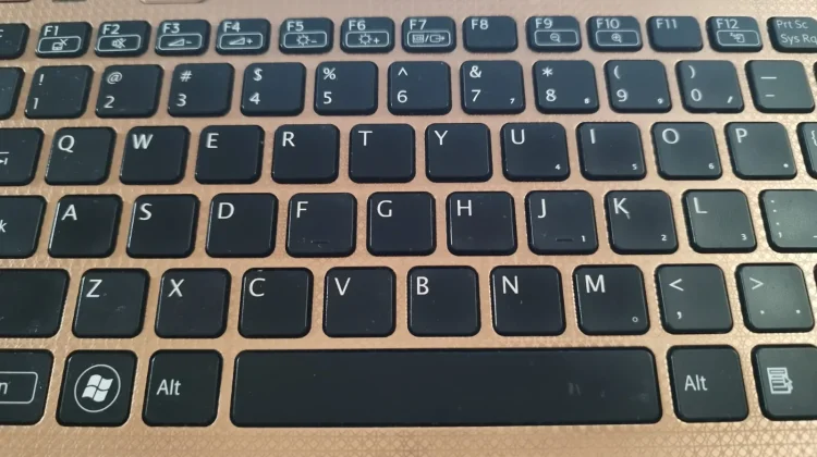 Tips Merawat Keyboard Laptop agar Tetap Awet