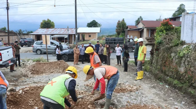 Bupati Dairi Tinjau Progres Pemeliharaan Jalan Sigalingging-Tombak Simbolon
