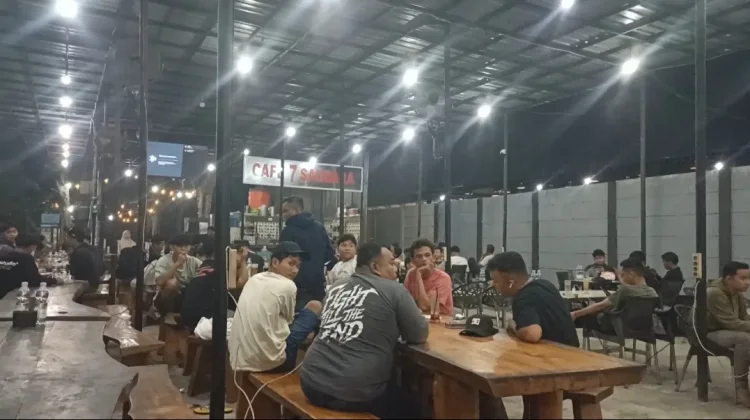 Pengunjung Cafe Meningkat Memasuki Babak 32 Besar Pesta Bola
