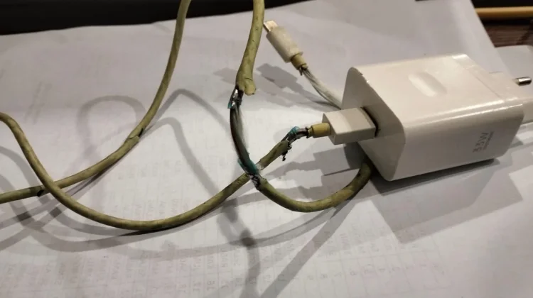 Waspada, Kabel Charger yang Terkelupas Berisiko Sebabkan Sengatan Listrik