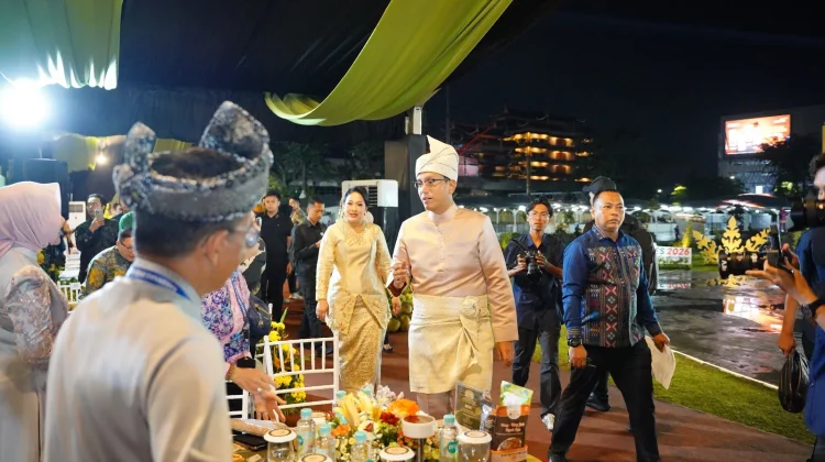 Kenakan Pakaian Adat Melayu, Wali Kota se-Indonesia Saksikan Penutupan Gemes