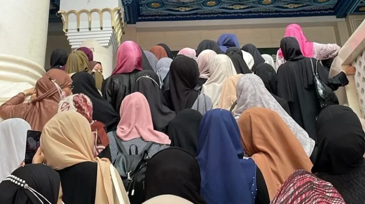 Ribuan Muslimah Padati Masjid Agung Medan Ikuti Kajian Ustadzah Halimah Alaydrus
