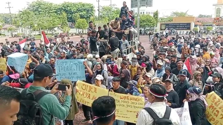 Ribuan Warga Empat Desa di Bandar Pulau Datangi Kantor Bupati, Minta Perbaikan Jala
