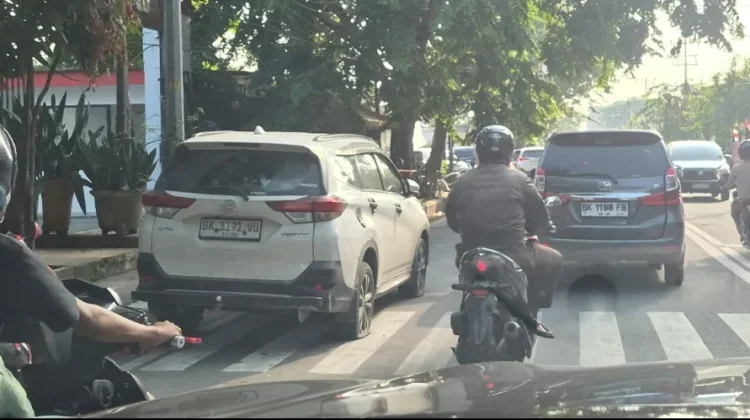 Parkir Sembarangan, Sejumlah Kendaraan Digembosi Petugas