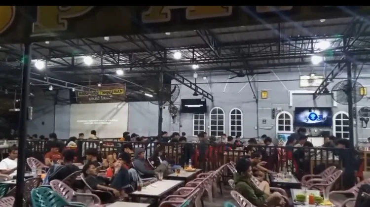 Perempat Final, Dua Jam jelang Pertandingan Warkop Sudah Dipadati