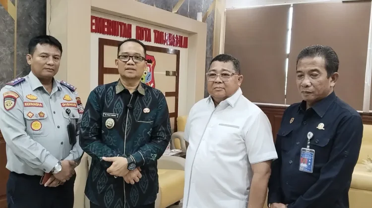 Pemko Tanjungbalai Terima Bantuan Kemenhub LPJU Tenaga Surya dan Bus Sekolah