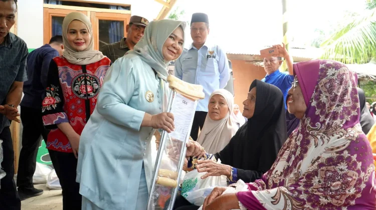 Plt. Bupati Langkat Serahkan Kunci Rumah Layak Huni untuk Warga Pematang Serai