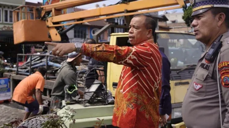 Bupati Karo Tinjau Lokasi Kecelakaan Tugu Perjuangan Berastagi