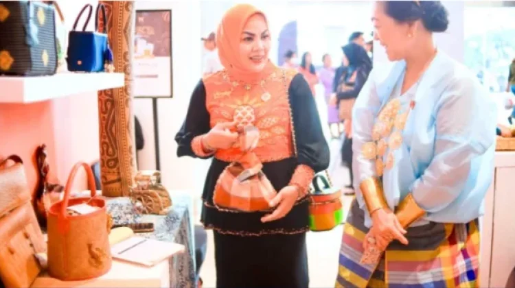 Ketua Dekranasda Labuhanbatu Hadiri Puncak HUT ke-46 Dekranas