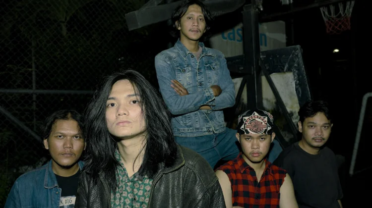 Walking On Fire, Ledakan Energi Rock Baru dari BlackDig