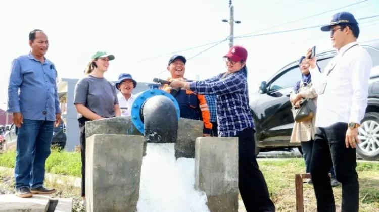 Tim UK FCDO Tinjau Pompa Air Tenaga Surya di Samosir