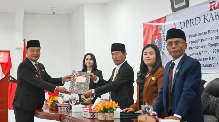 Bupati Humbahas Sampaikan Nota Jawaban Empat Ranperda ke DPRD